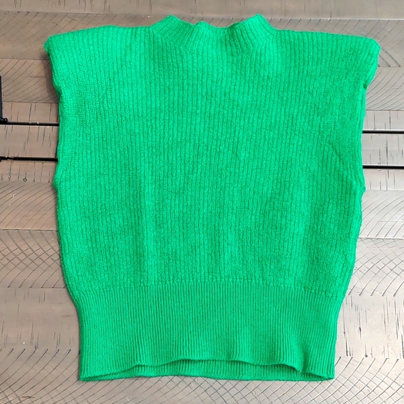 Babaton Green Sleeveless Sweater - Picture 4 of 11